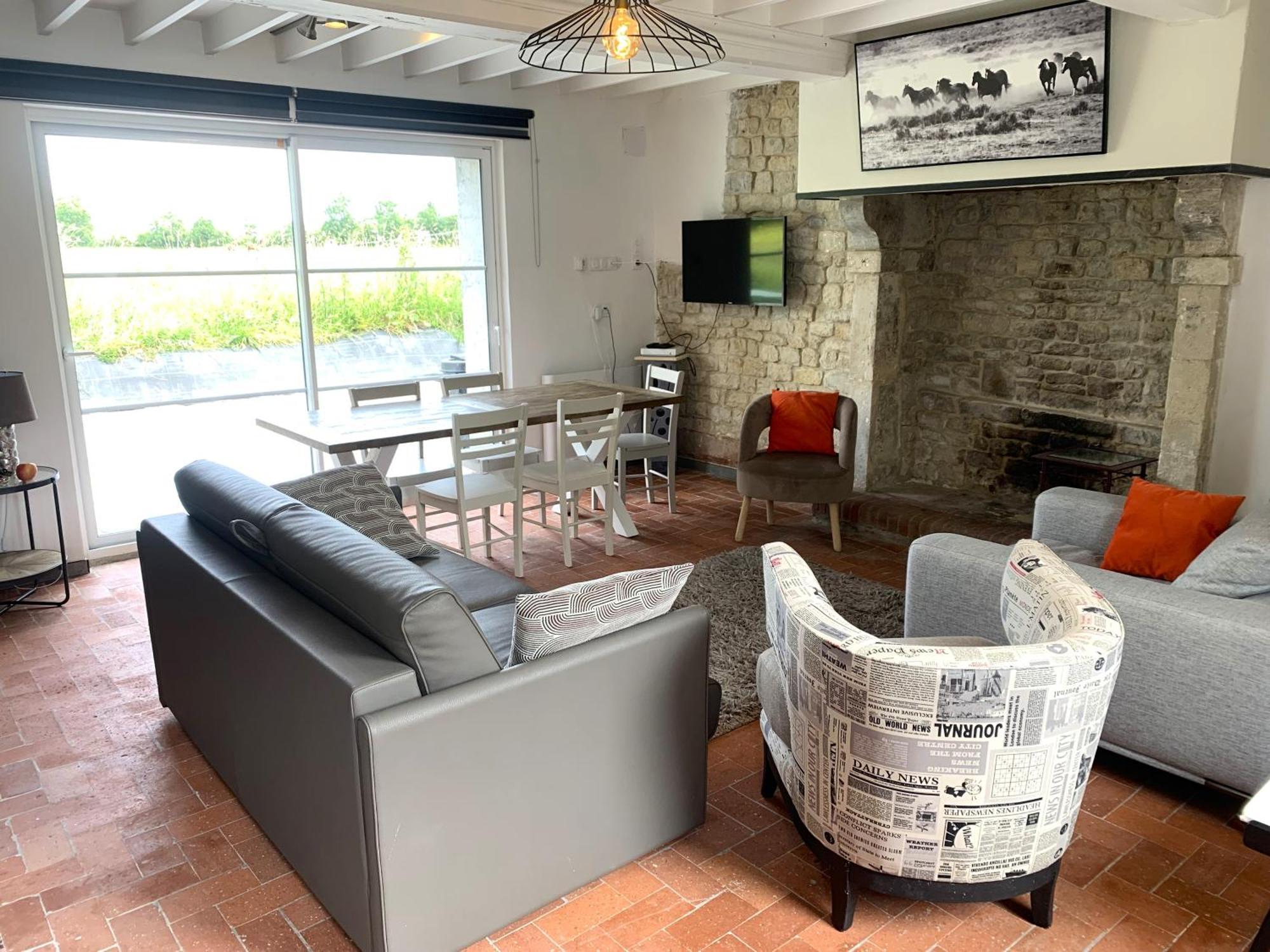 הוילה Comfortable House For 6 Guests In Saint-Come-Du-Mont מראה חיצוני תמונה